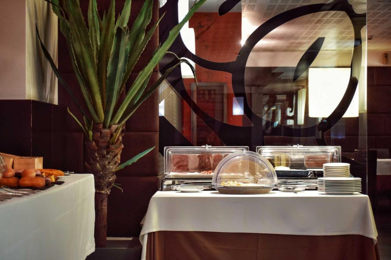 Hotel Alda Carril บิลาการ์เซีย เด อาโรว์ซา ภายนอก รูปภาพ